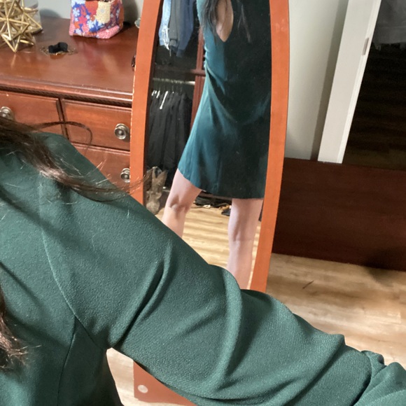 Green short dress with flared sleeves - Picture 2 of 3